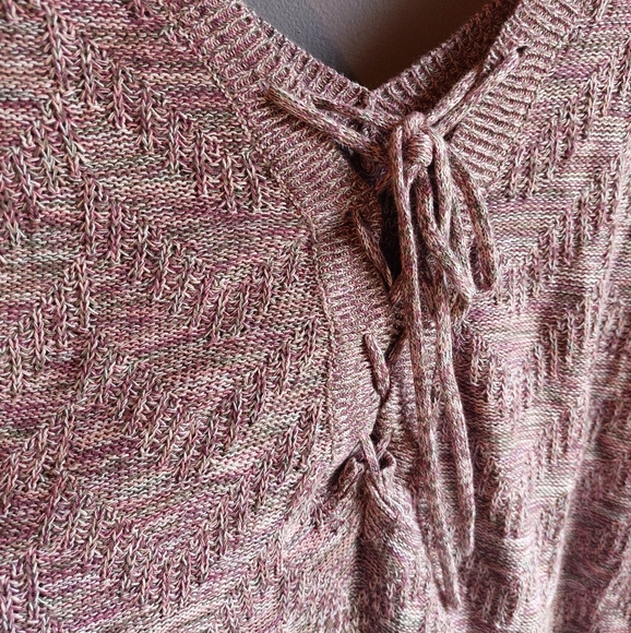 Torrid 2 V-Neck Sweater Dusty Pink - Picture 5 of 5